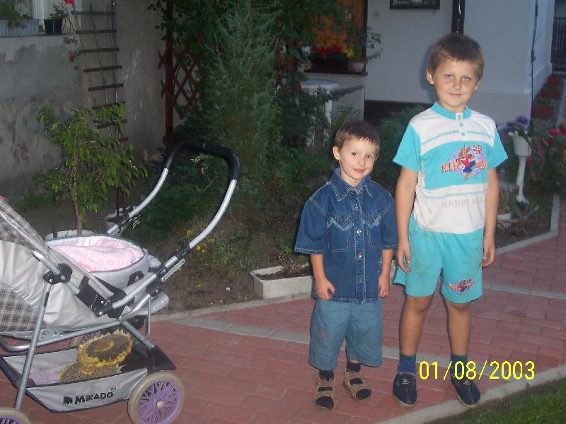 Mij mladshij syn i starshij wnuk.
