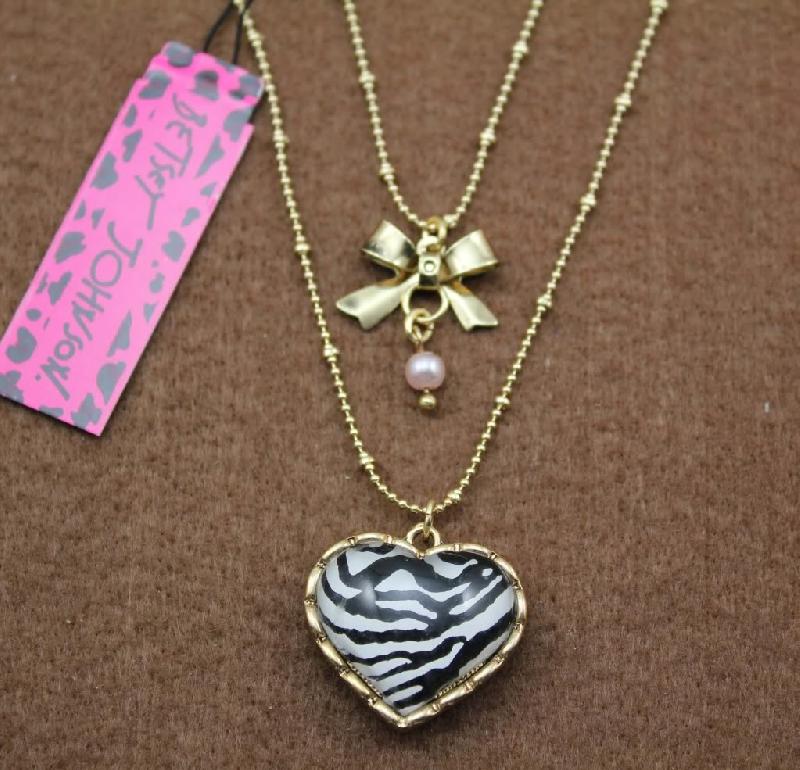 ����� �� Betsey Johnson