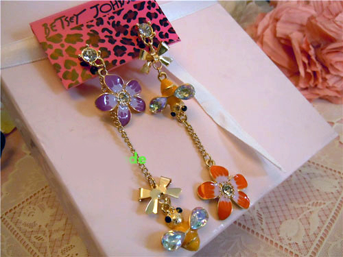 ������ �� Betsey Johnson